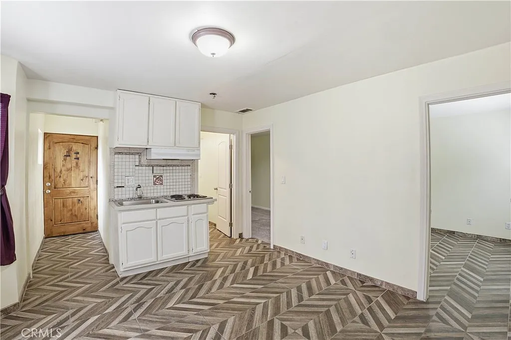 Building Photo - 1581 W Chanticleer Rd #B
