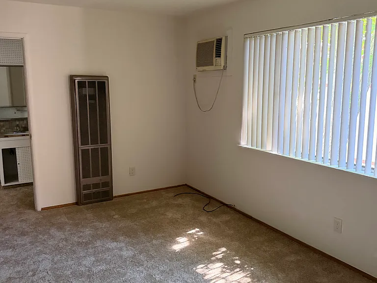 2406 G St — Photo 5
