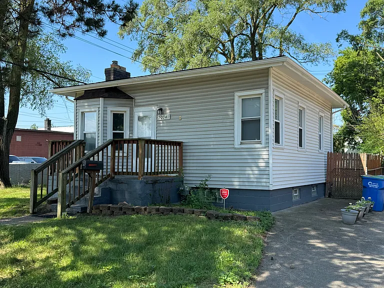 20741 Curie — Photo 2
