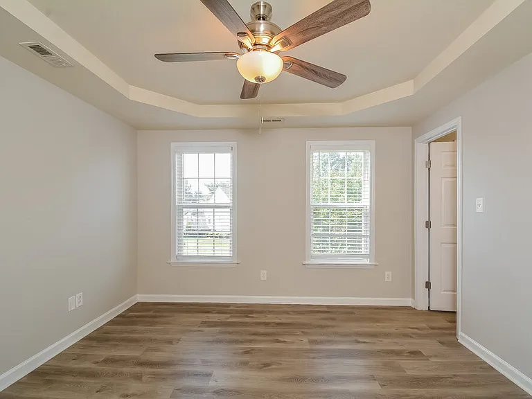 118 Ashton Ct — Photo 11