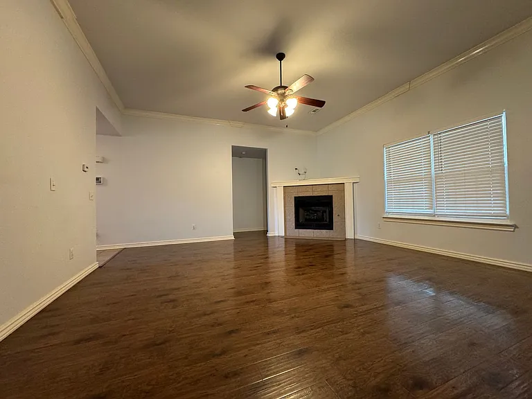 3905 W Amour Dr — Photo 2