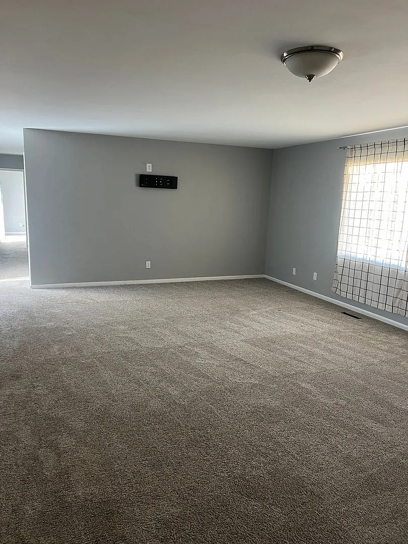 Awesome West Side Duplex! — Photo 2
