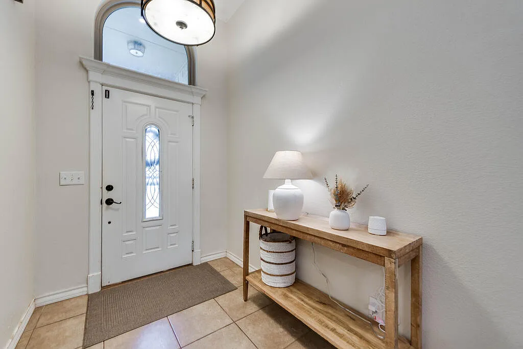 4 bed, 2.0 bath, 1784 sqft, $3,500 — Photo 3
