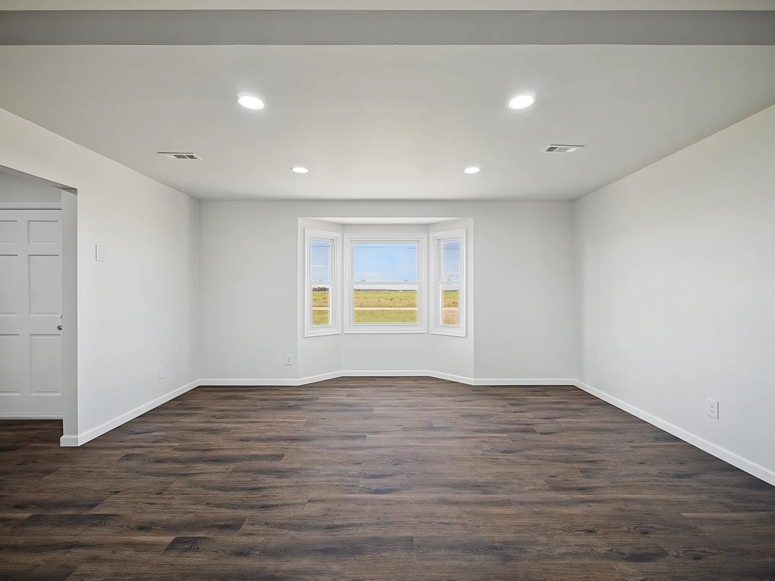 4 bed, 1564 sqft, $2,400 — Photo 2