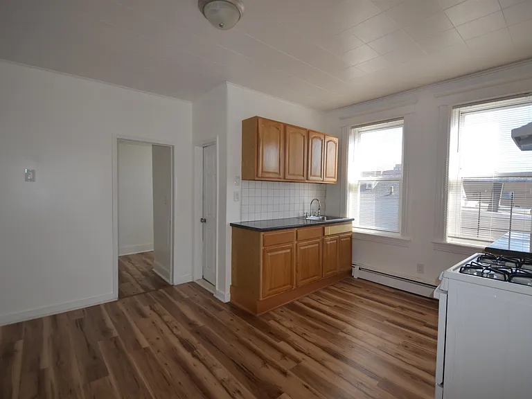 169-171 Avenue F3C #3C — Photo 3