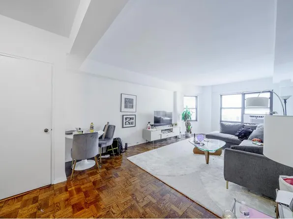 140 E 56th St, New York, NY