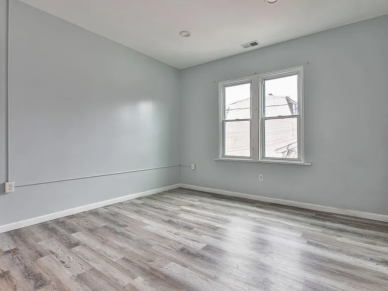 41 N 11th St — Photo 4