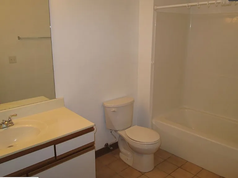 Stuart Street Apartments — Photo 4