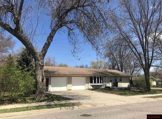 2006 E Main St, Mankato, MN 56001