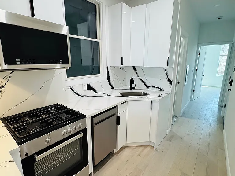 216 Halladay St — Photo 5