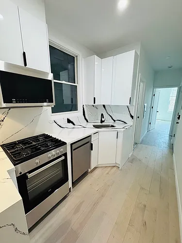 216 Halladay St #4 Photo 1