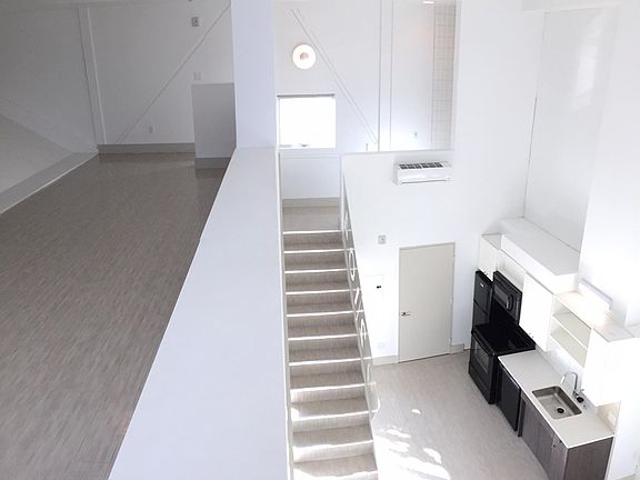 4th image of 3077 N Park Way APT 301