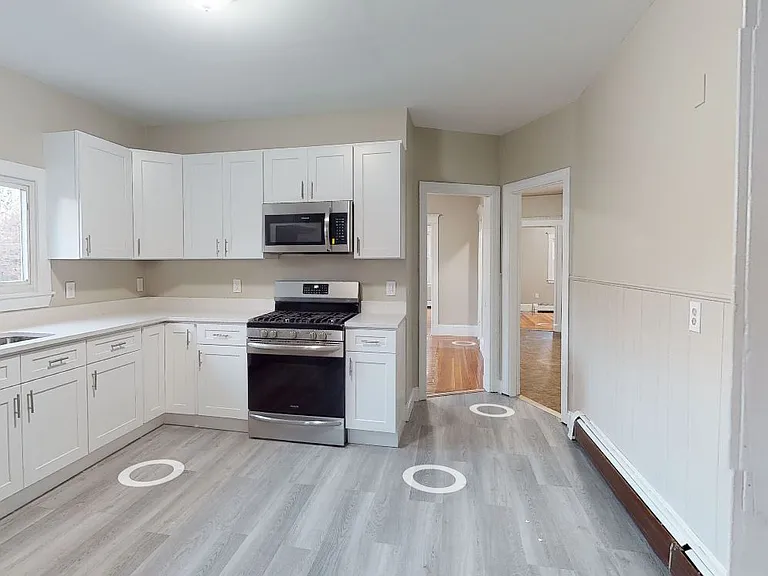 1011 Washington St — Photo 3
