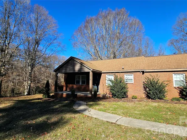 2524 Pickway Dr, Charlotte, NC 28269