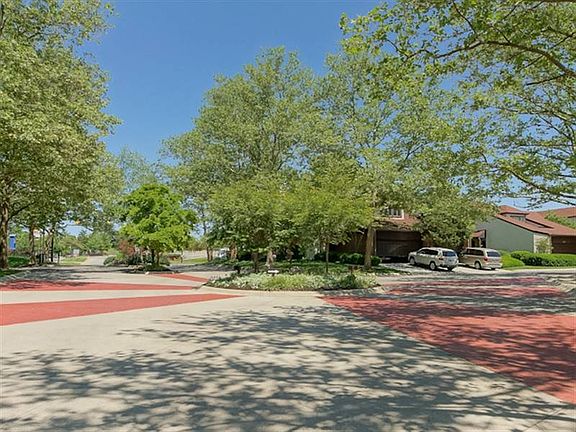 3rd image of 132 Saint Julien St