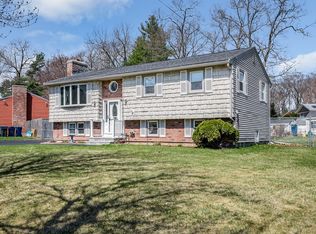 360 Primrose Hill Rd, Dracut, MA 01826