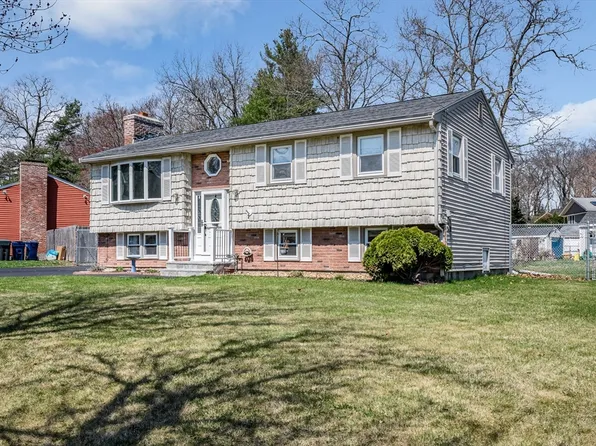 360 Primrose Hill Rd, Dracut, MA 01826