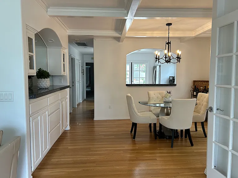 5537 Bellevue Ave — Photo 6