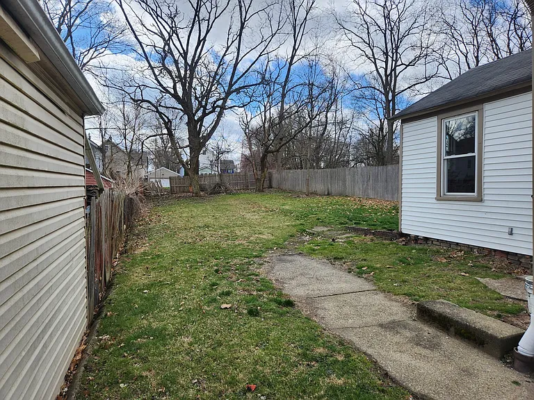 846 Lorain St — Photo 14