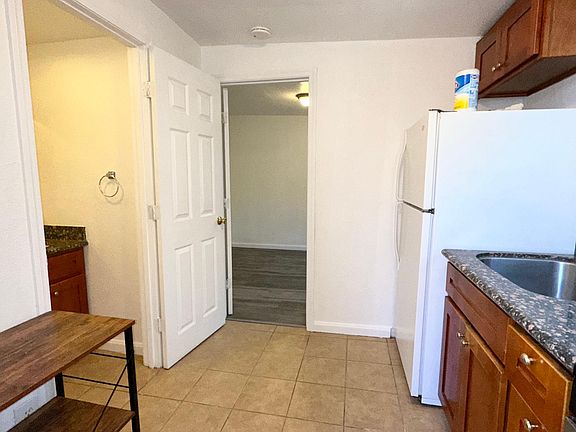 3rd image of 233 S 33rd St