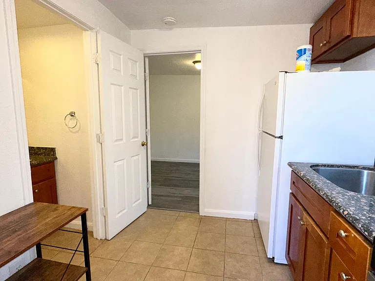 233 S 33rd St — Photo 3