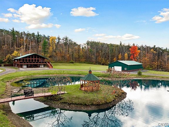 3rd image of 289 Twin Ponds Dr