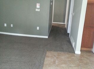 239 N 6th St APT 1, Clinton, IA 52732