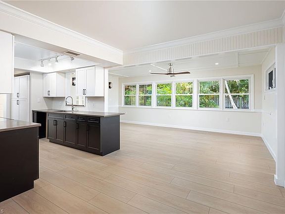 5th image of 2424 Harbor RD