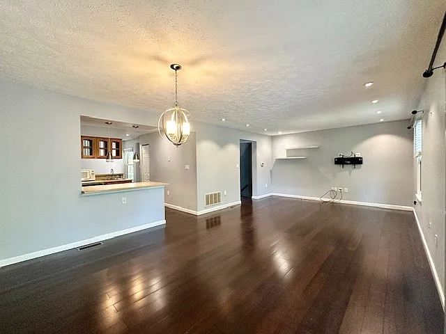 4 bed, 3.5 bath, $2,600 — Photo 2