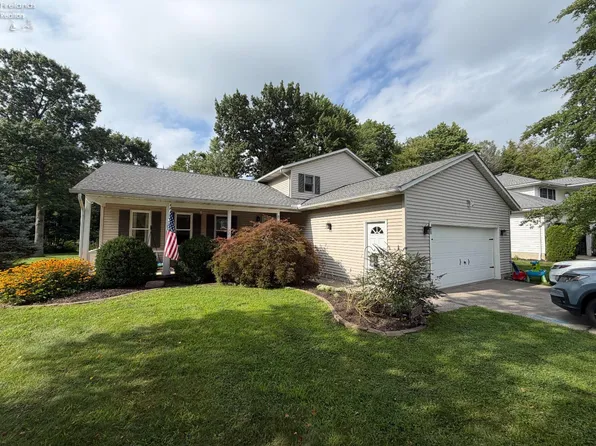 876 Moss Canyon Dr, Amherst, OH 44001