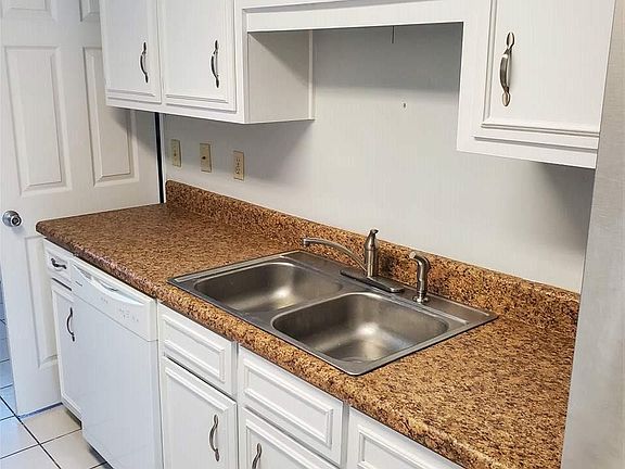 3rd image of 2164 Cliffbrook Ave