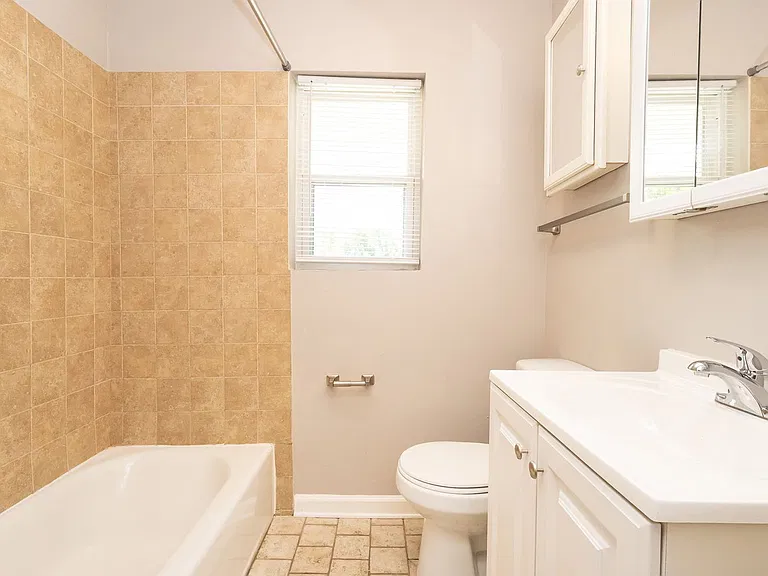 305 Sunrise Ln #C — Photo 11