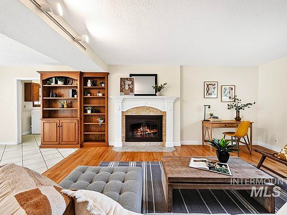 3rd image of 10837 W Sandpiper St