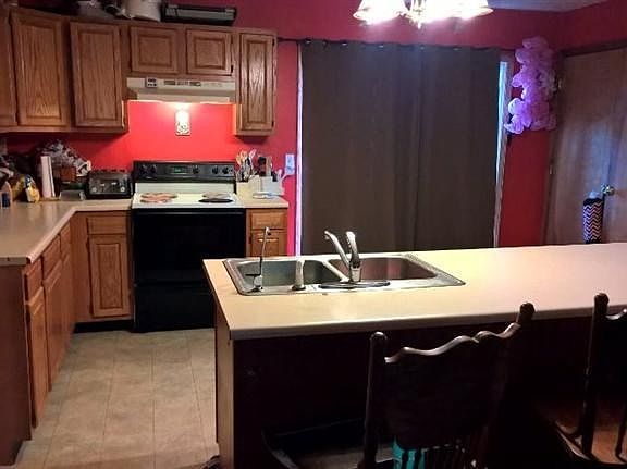 4th image of 121 Heritage Blvd