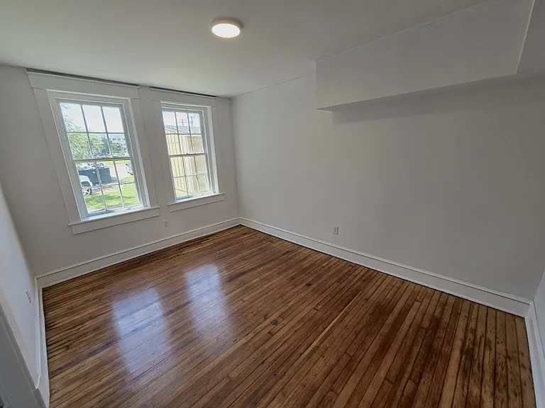 Ethan Thomas Apartments — Photo 6