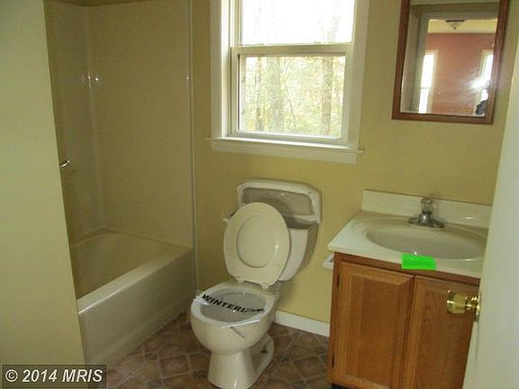 4th image of 210 Leonard Ct