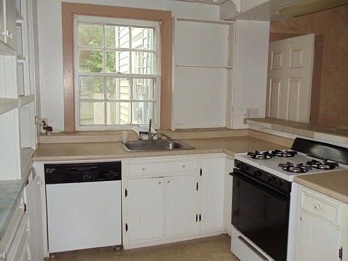 3rd image of 104 Franklin Ave