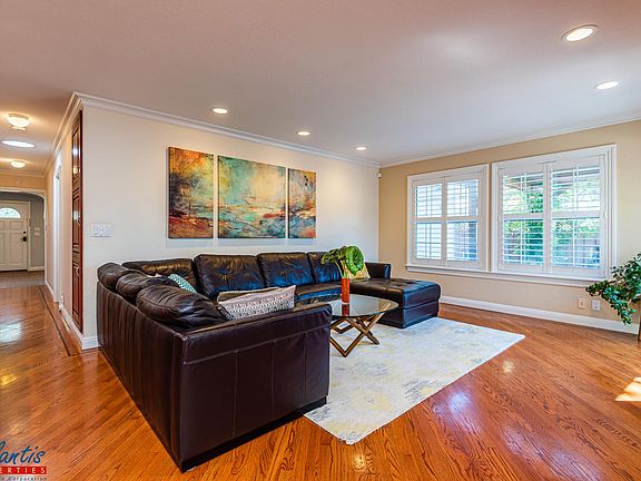 4th image of 1144 Derbyshire Dr