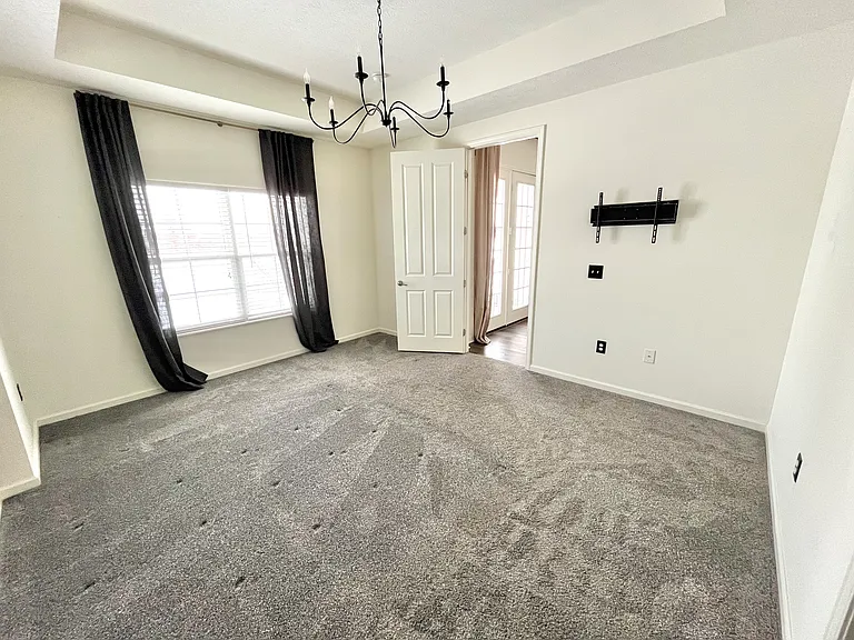 3175 Rossmore Cir — Photo 35
