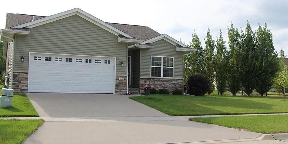 1st image of 1525 Red Oak Dr