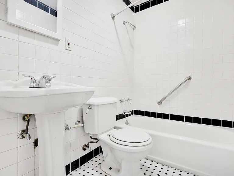 5 Hawthorne Ln — Photo 17
