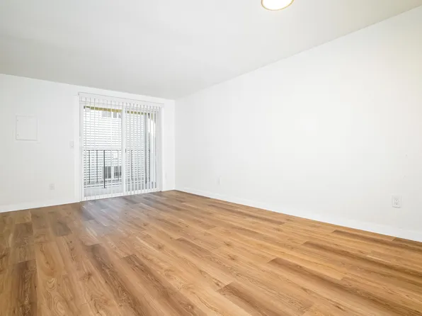 Fairway Apartments, 5709 Highway Pl, Everett, WA 98203