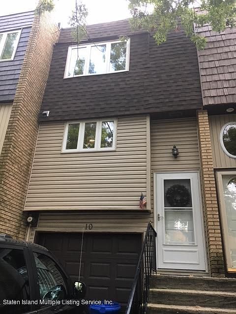 1st image of 10 Russek Dr