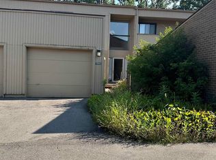 7440 Azalea Ct, West Bloomfield, MI 48322