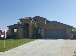 9311 Degranvelle Dr, Bakersfield, CA