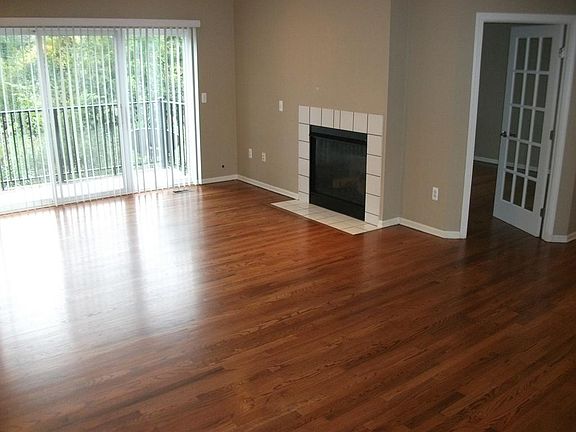 3rd image of 924 Sandalwood Dr #1