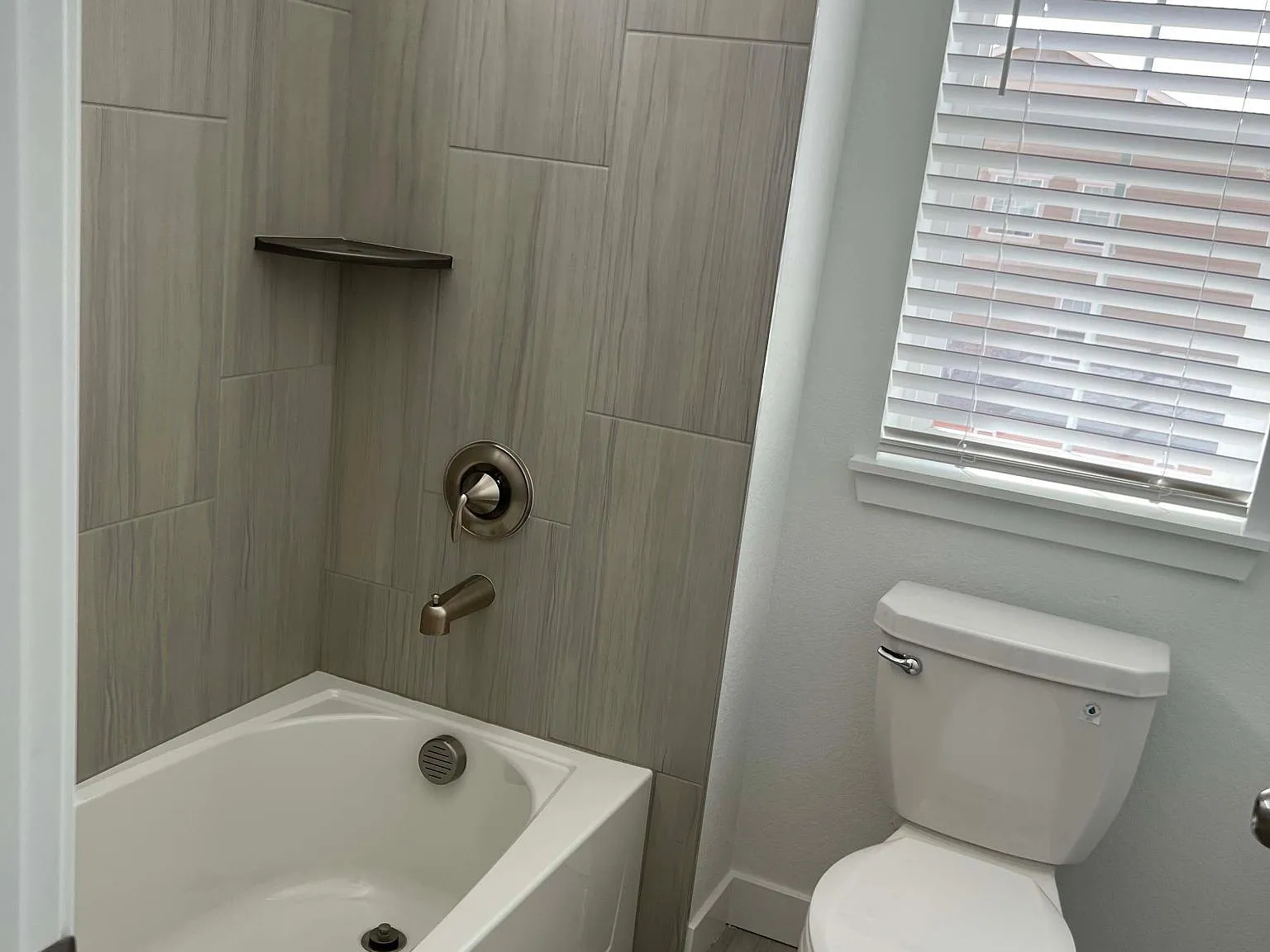 5 bed, 2798 sqft, $3,800 — Photo 4