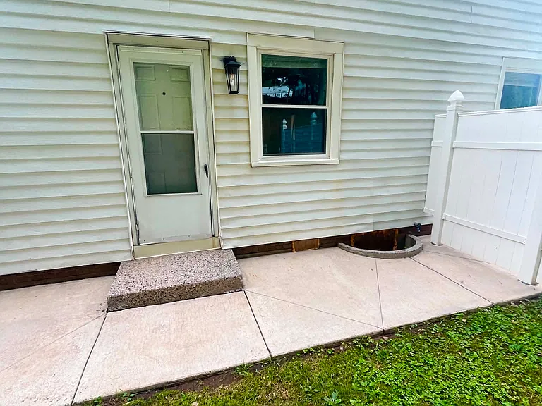 452 Black Rock Ave — Photo 18