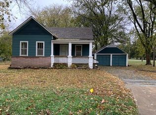 716 N 26th St, Parsons, KS 67357