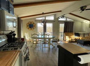 140 Pebble Rock Rd, Lackawaxen, PA 18435